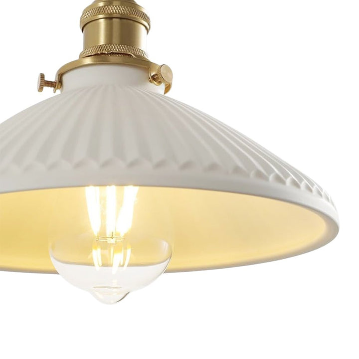 Lámpara de techo blanca con diseño cónico vintage. Compatible con bombilla E27.