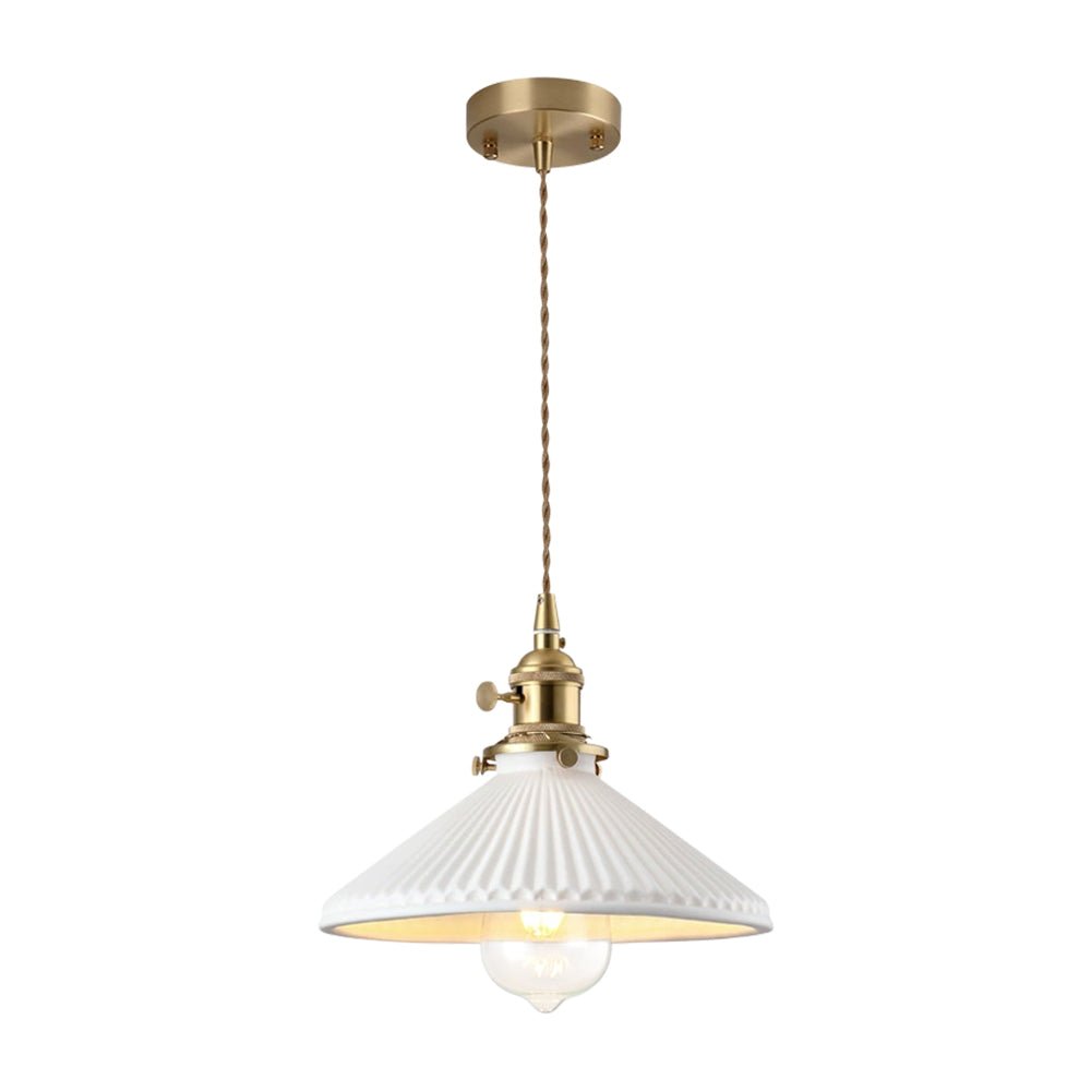 Lámpara colgante vintage blanca para crear un ambiente acogedor. Diseño cónico, luz suave.