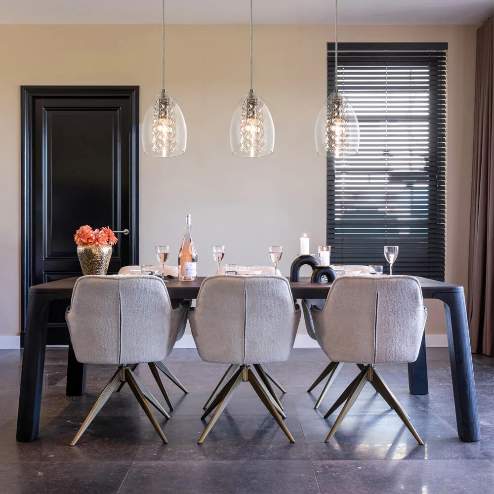Lámpara colgante moderna de 1 luz, acabado cromo, estilo campana. Iluminación elegante para interiores del hogar.