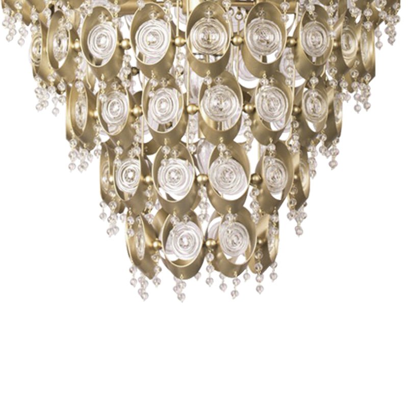 Elegante candelabro de cristal antiguo con prismas brillantes, iluminación de lujo para el techo y decoración.
