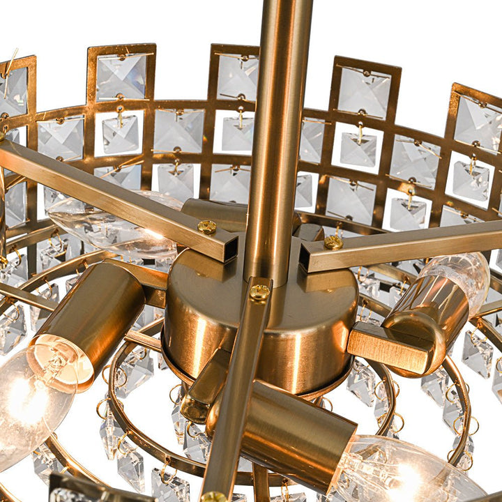 Diseño de lámpara de techo semi empotrada de cristal. Acabados en oro o cromo. Para un ambiente de lujo.
