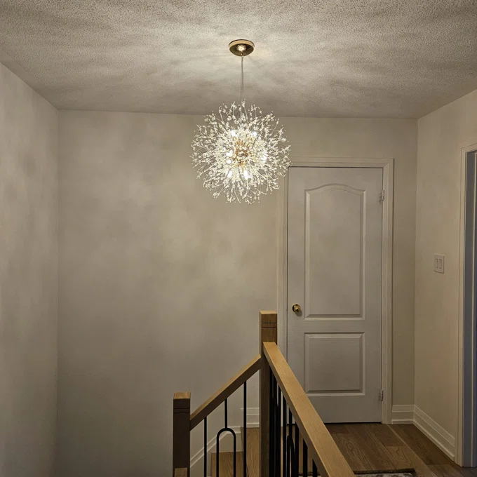 Iluminación Sputnik de diseño, 9 luces de cristal efecto fuegos artificiales para un ambiente lujoso.