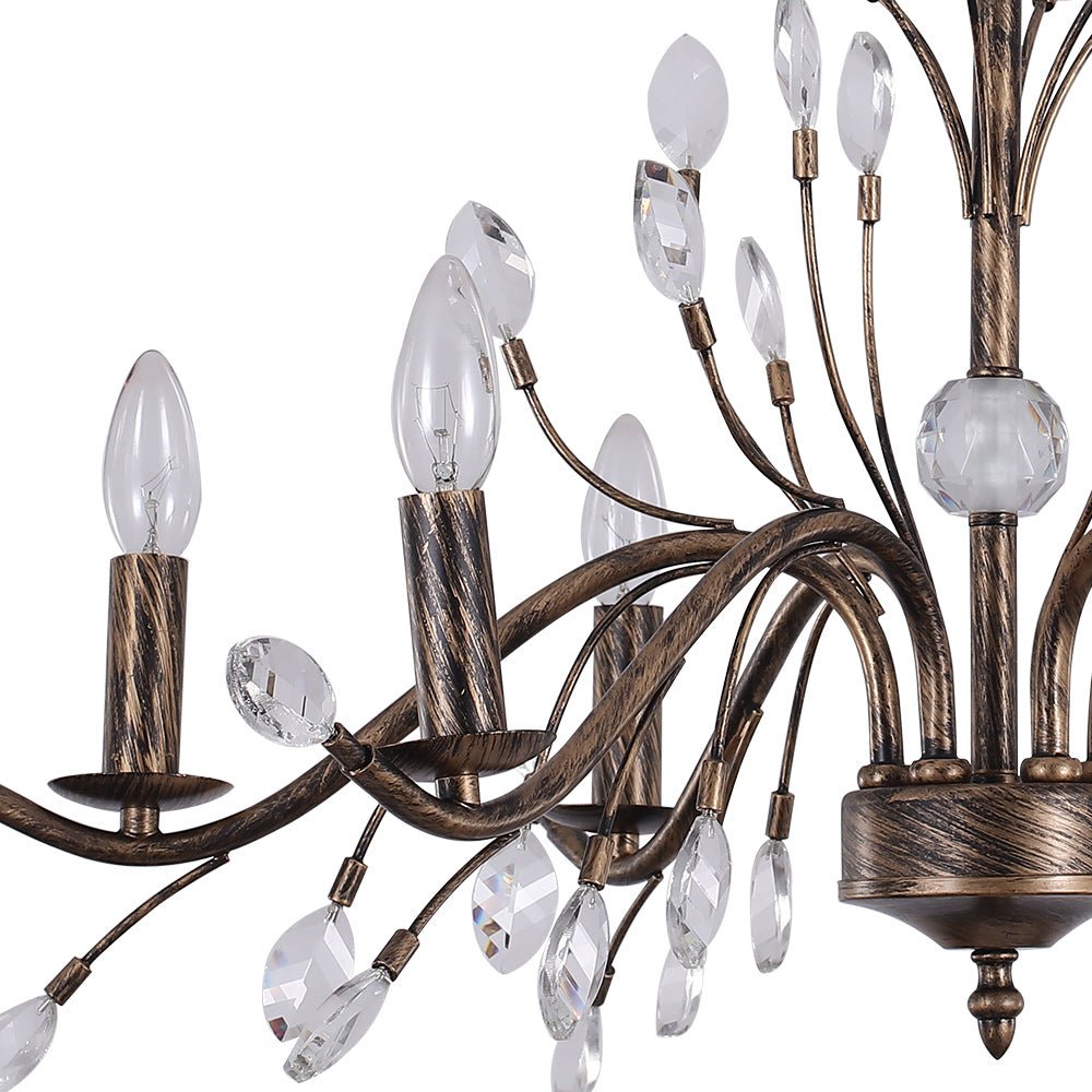 Lámpara vintage de techo, candelabro francés con cristal, aportando encanto y luz. [[lstfy-media:12]]