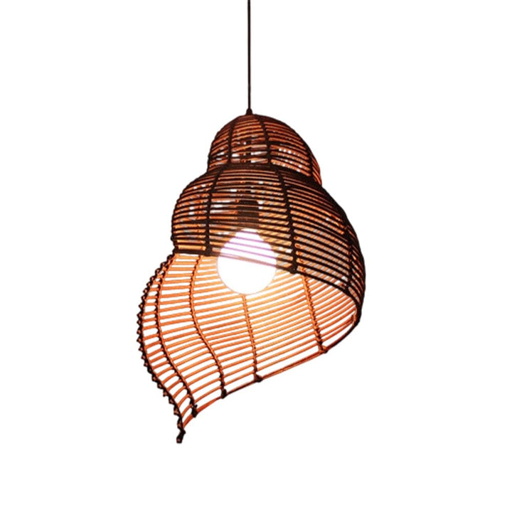 Iluminación de comedor con luz colgante artesanal. Diseño caracol espiral para un toque bohemio.
