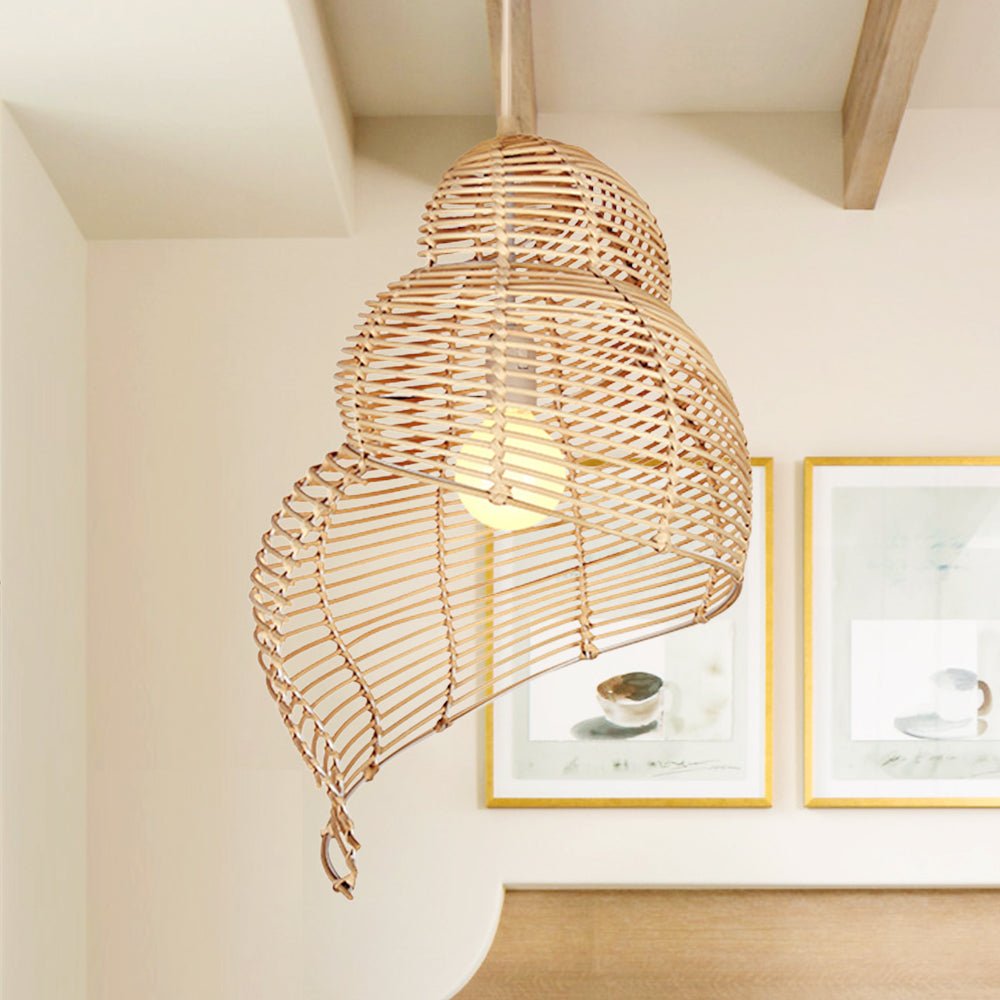 Colgante espiral artesanal, luz de techo con forma de caracol. Decoración bohemia y costera.