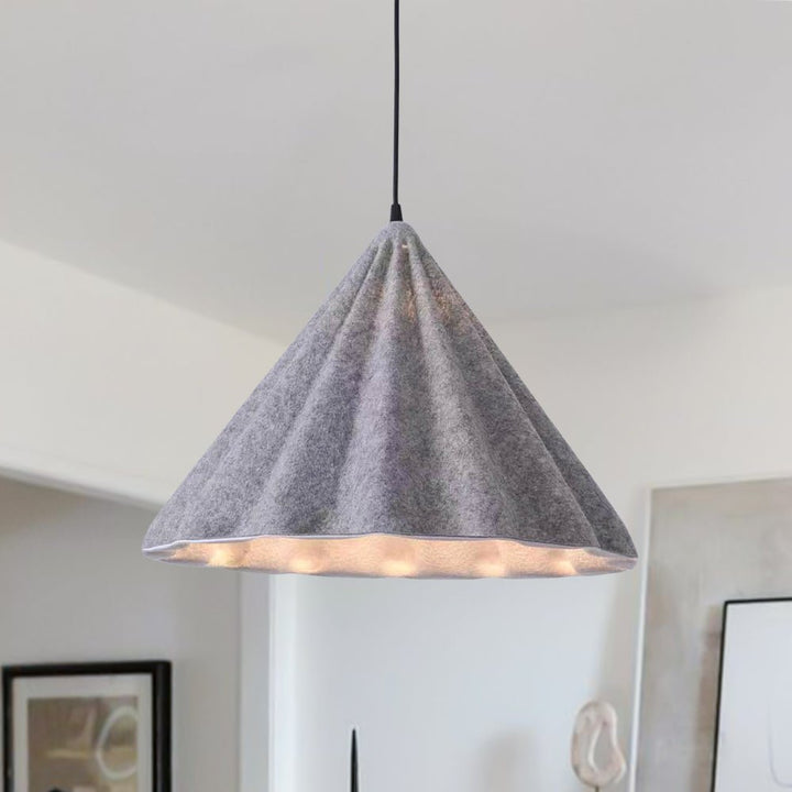 Lámpara colgante cono ondulado blanco, iluminación moderna para comedor o cocina.