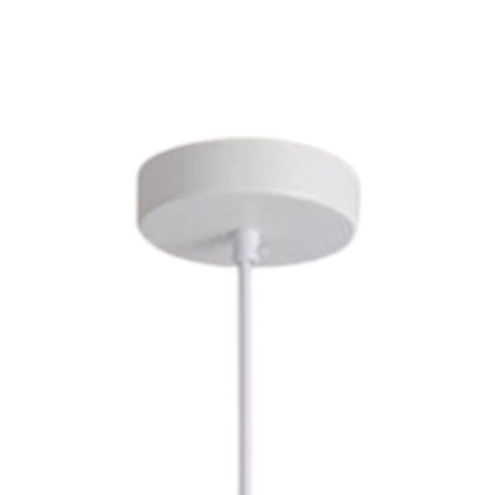 Lámpara colgante crea ambiente acogedor, cono ondulado, ideal para iluminación interior.