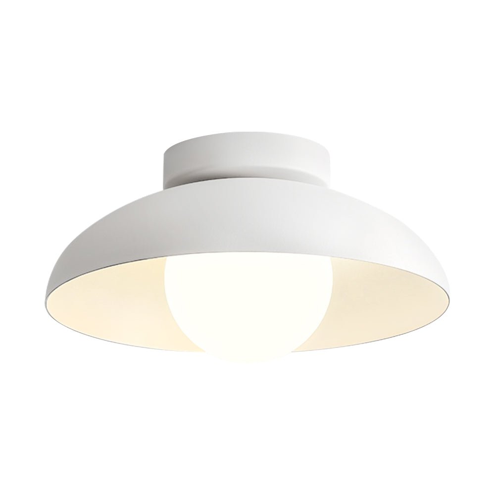 Iluminación de techo contemporánea con cúpula de vidrio. Lámpara semi-empotrada de metal para un toque moderno.