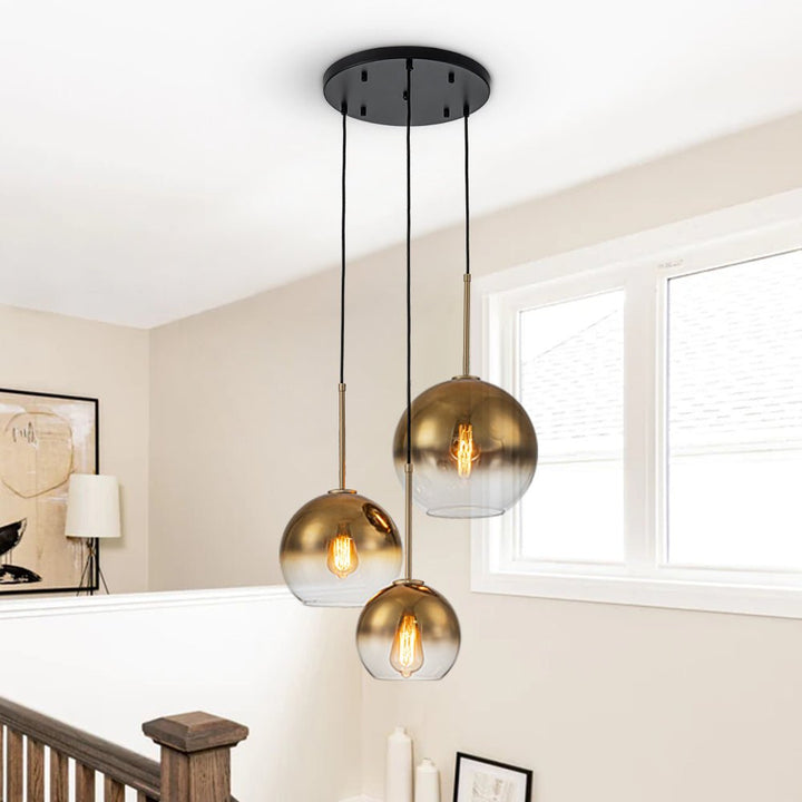 Diseño contemporáneo: lámpara colgante esférica de vidrio gradiente para un ambiente moderno.