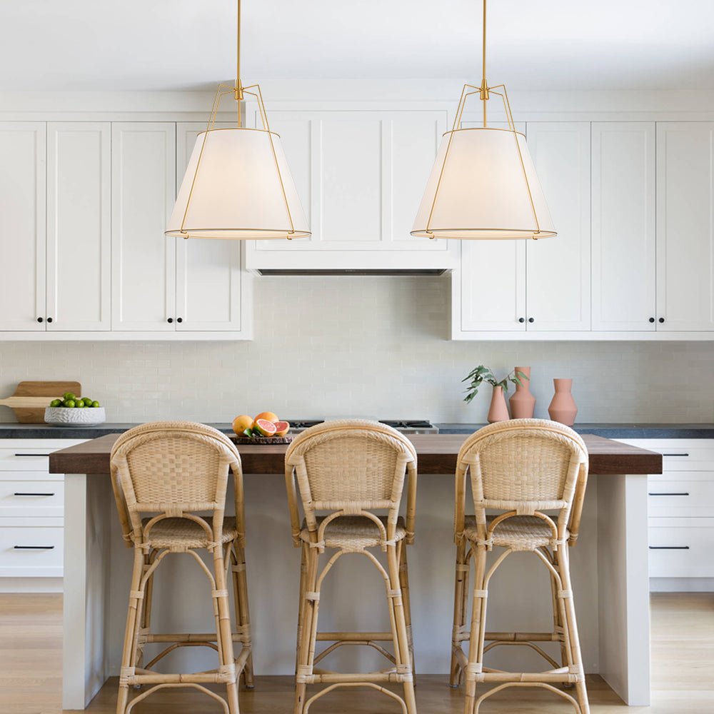 Iluminación cónica de 4 luces. Diseño contemporáneo en negro para un hogar sofisticado.