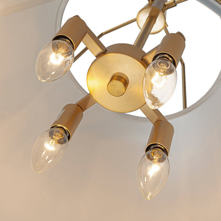 Luz colgante 4 luces cónica. Diseño contemporáneo en negro. Iluminación de hogar.