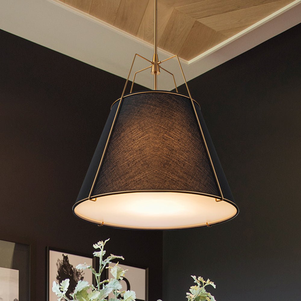 Luz colgante 4 luces, estilo cónico. Acabado negro, perfecta para iluminación interior.