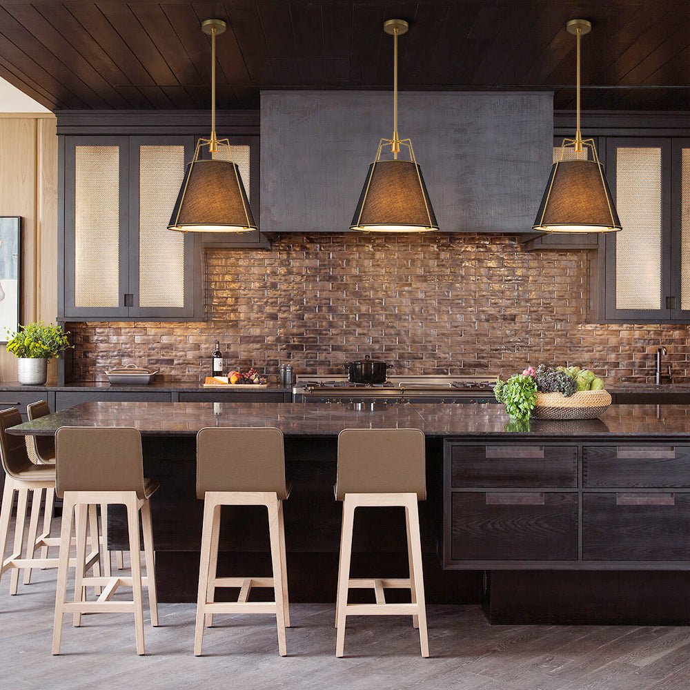 Lámpara de techo cónica 4 focos. Estilo moderno y elegante para cualquier interior.