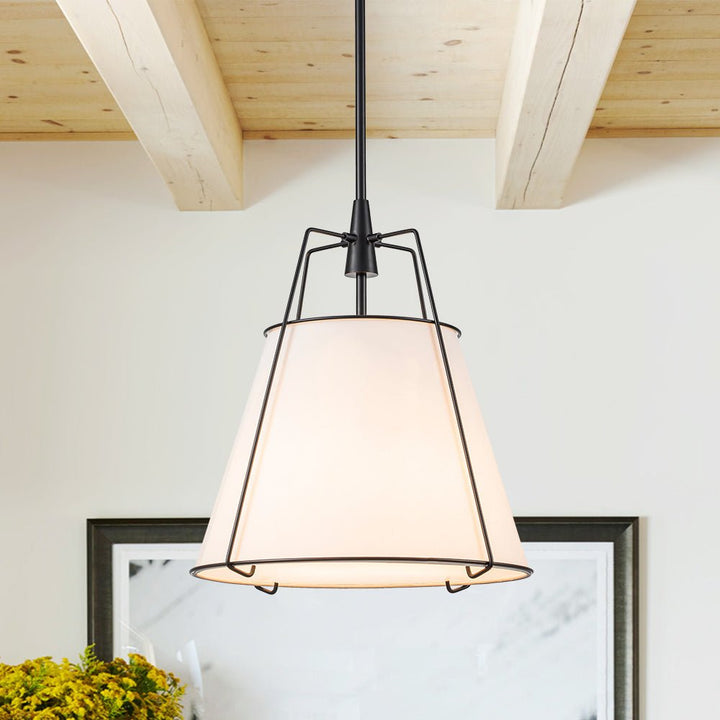 Iluminación interior moderna. Luz colgante cónica de 4 focos, acabado negro mate.