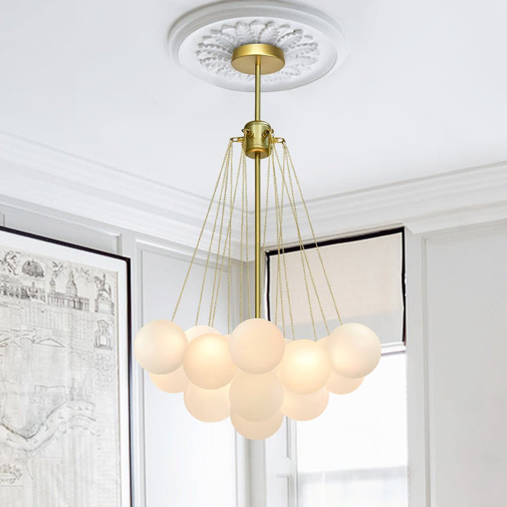 Lámpara de araña de burbujas, estilo moderno y latón. Ideal para decoración del comedor con toque elegante.