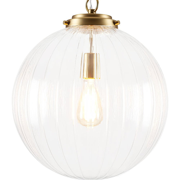 Lámpara colgante regulable estriada. Iluminación sofisticada para cualquier estilo de decoración.