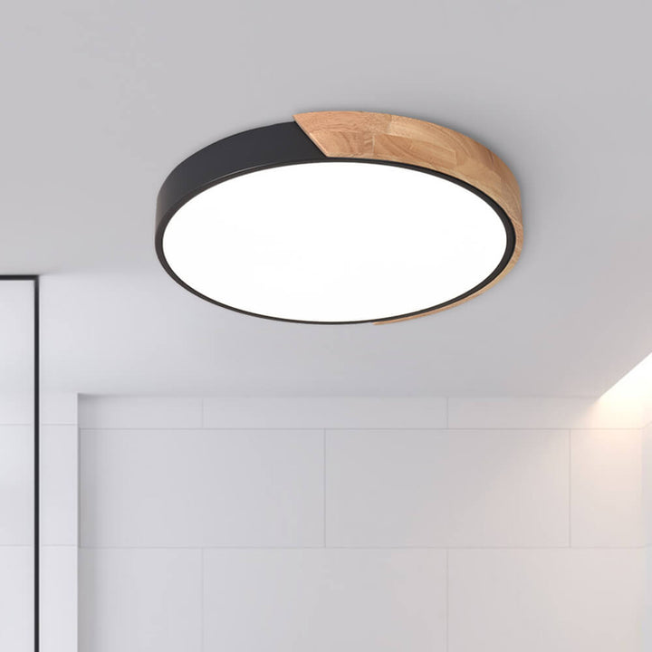 Luz de techo LED regulable redonda con acento de madera, ideal para interiores modernos y minimalistas.