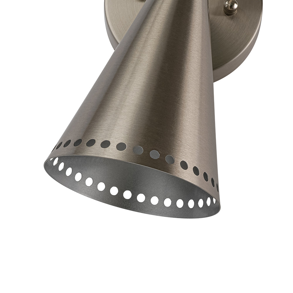 Aplique de pared decorativo cono, diseño moderno. Metal dorado para iluminación ambiental interior.