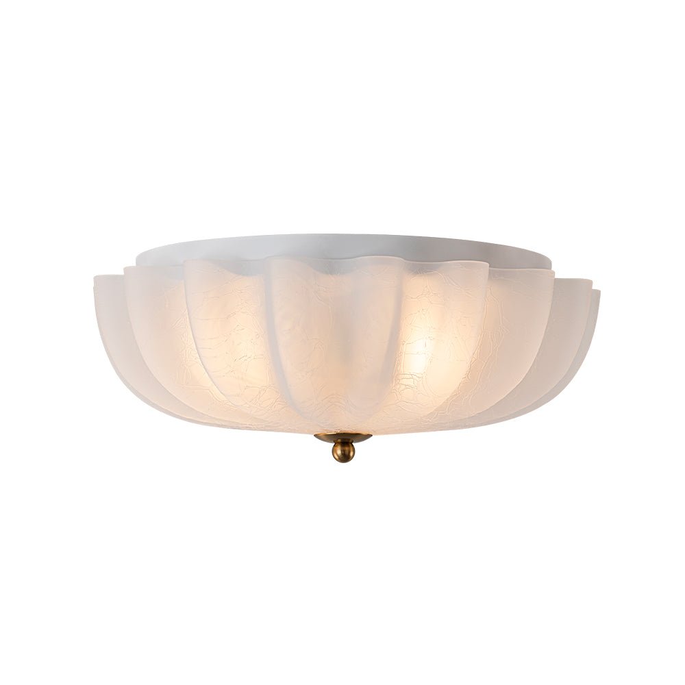 Lámpara floral, 3 luces. Montaje semi flush francés con detalles de vidrio agrietado y floral.
