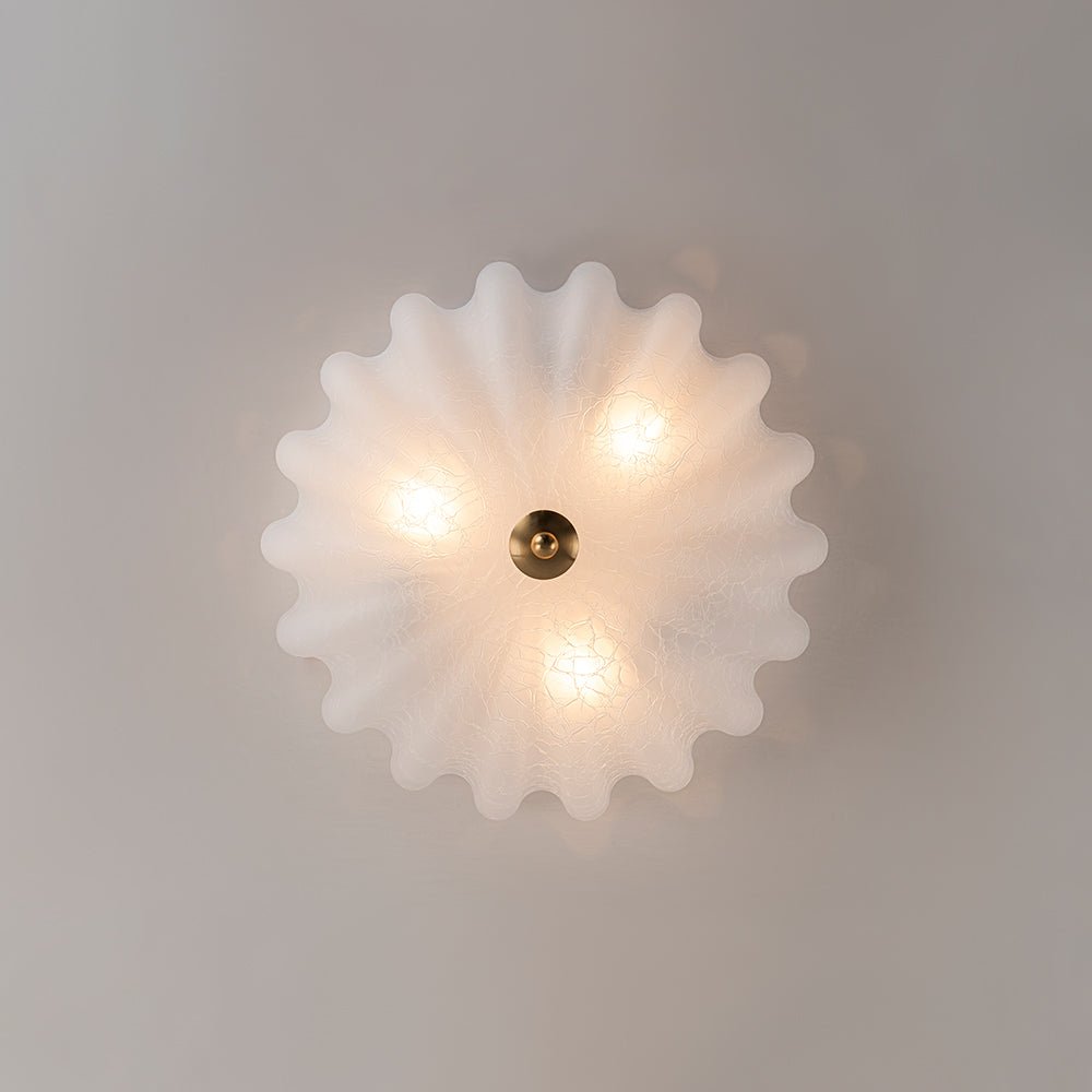 Montaje floral de 3 luces, estilo campestre francés. Lámpara semi flush con vidrio texturizado.