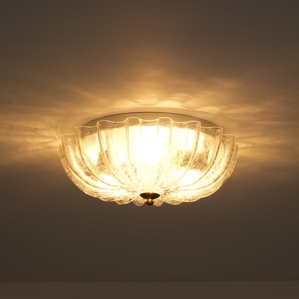 Decoración de techo semi empotrada, 3 luces. Lámpara floral estilo francés con vidrio craquelado.