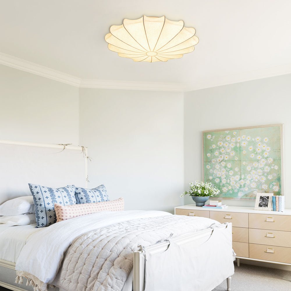 Iluminación moderna de seda blanca. Luz de techo geométrica que aporta elegancia a la decoración del hogar.