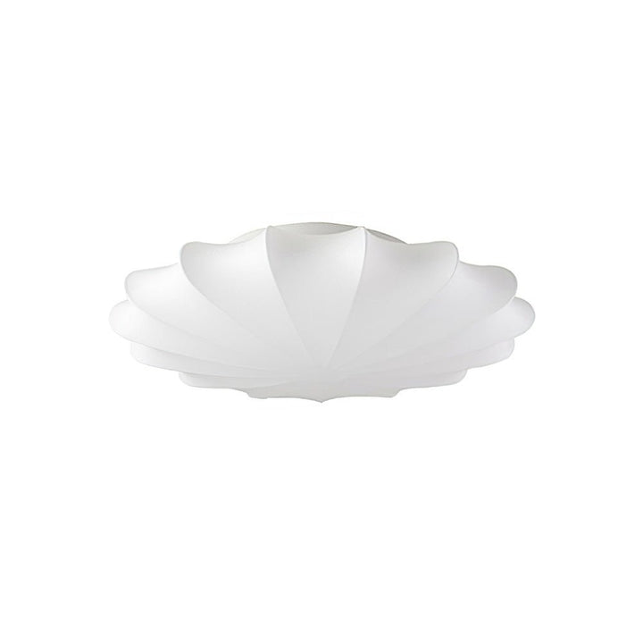 Elegante luz de techo de seda. Lámpara moderna geométrica blanca, perfecta para decoración e iluminación interior.