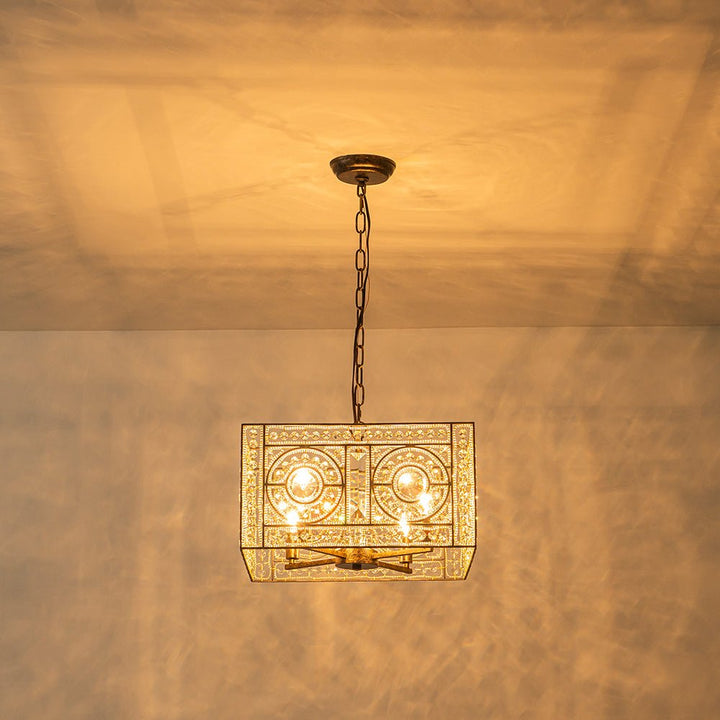 Lujoso candelabro vintage de cristal cuadrado para una iluminación sofisticada en el hogar.