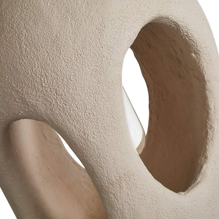 Textura detallada de colgante Wabi Sabi. Lámpara de poliestireno beige, estilo japonés, diseño cueva hecho a mano.