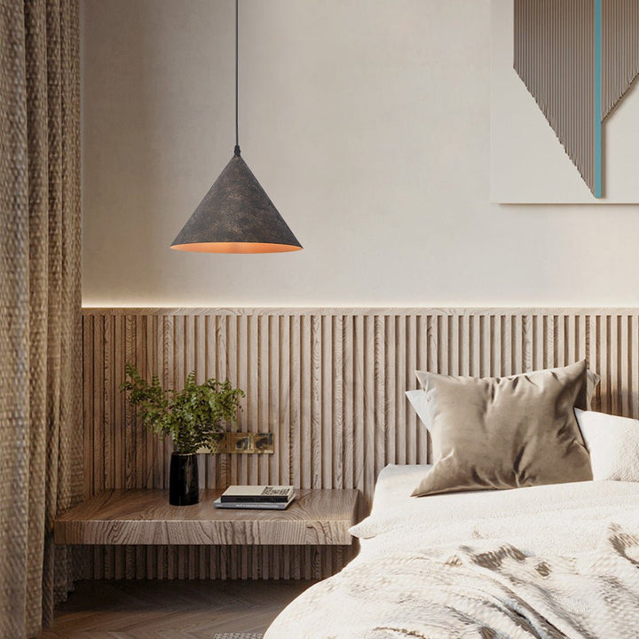 Diseño moderno de lámpara colgante cónica para techo. Iluminación industrial decorativa para hogar.