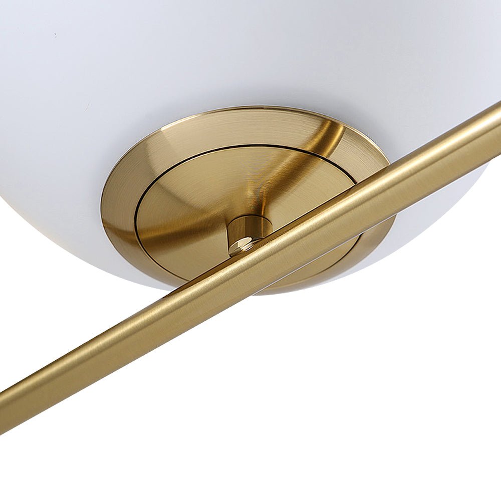 Luz de pared moderna con globo de vidrio opalino, estilo Mid-Century. Ideal para decoración del hogar.
