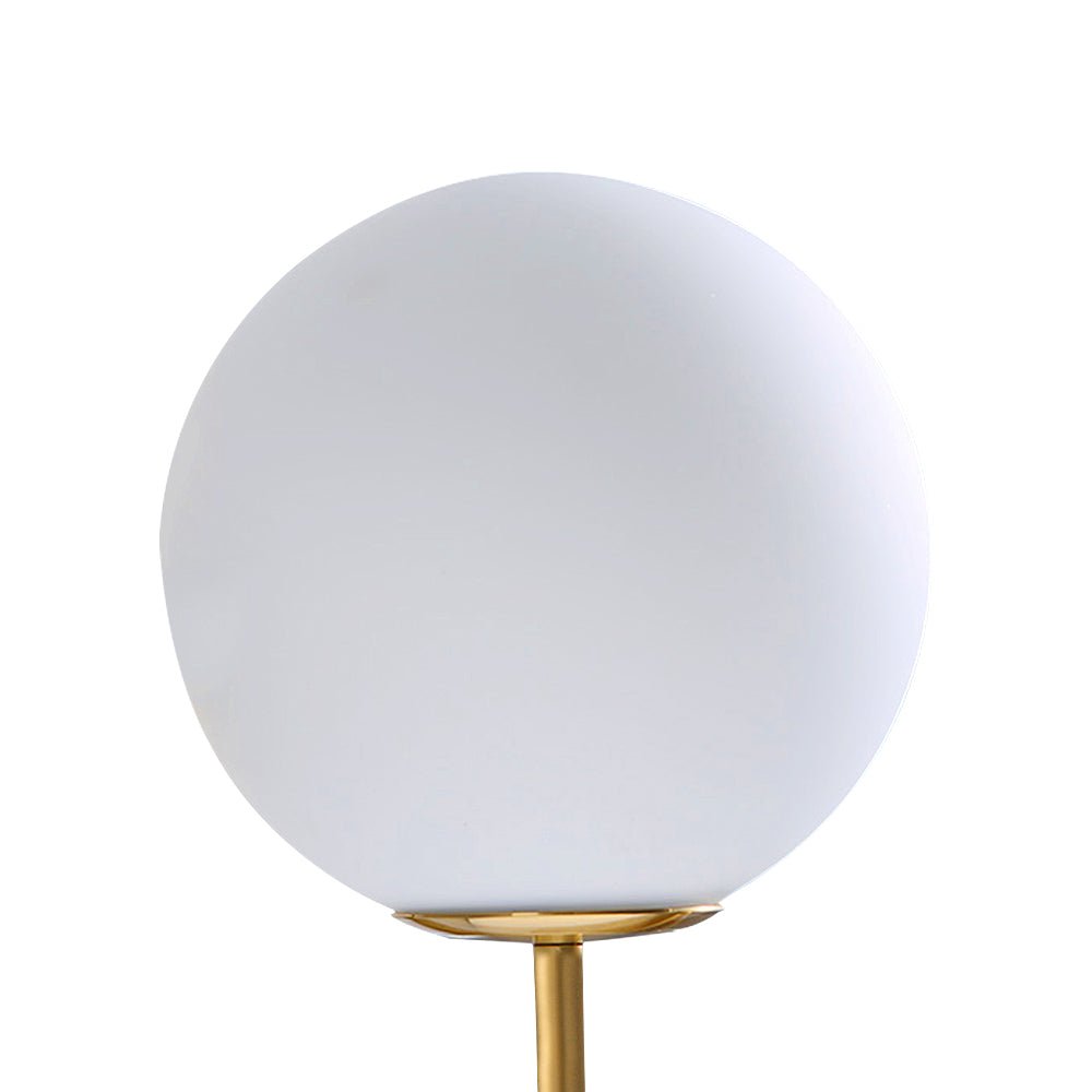 Aplique de pared con globo de vidrio esférico. Estilo Mid-Century moderno para iluminación decorativa de interiores.