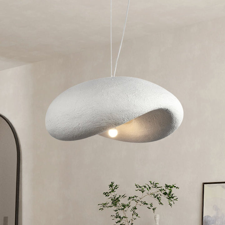 Lámpara colgante nube minimalista, diseño moderno hecha a mano en poliestireno para interiores.