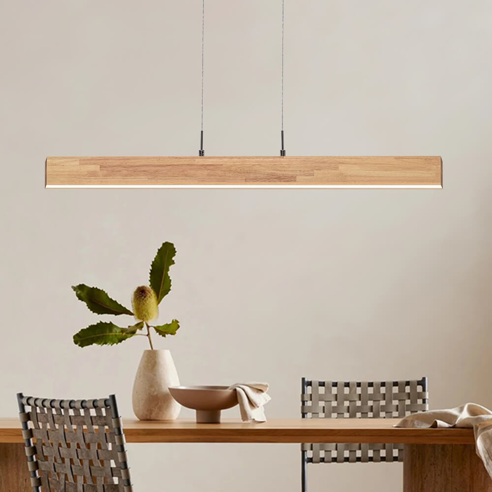 Diseño de lámpara colgante LED lineal con acabado de madera, luz regulable, elegante.