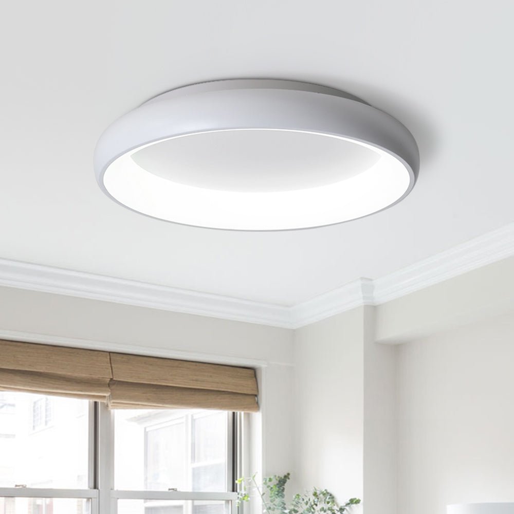 Elegante plafón LED redondo blanco moderno. Luz de techo perfecta para espacios minimalistas.