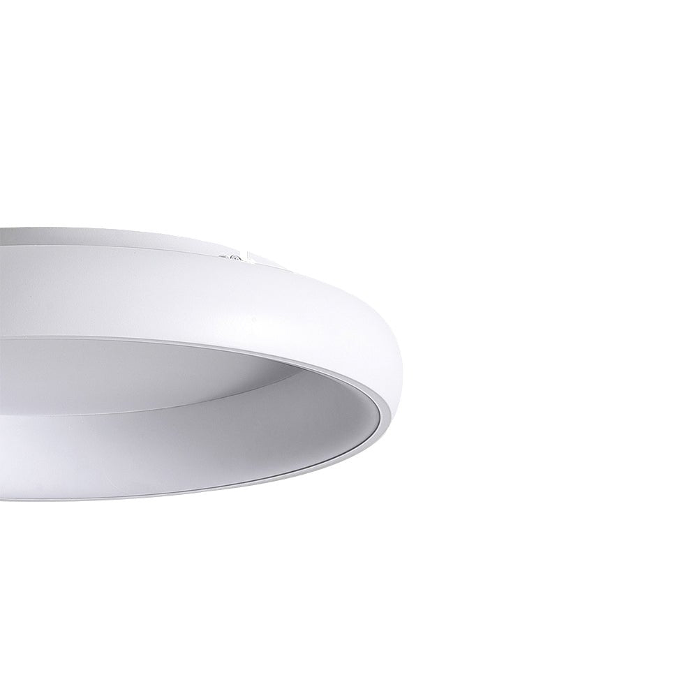 Eficiente plafón LED redondo blanco. Luz de techo moderna, minimalista y de bajo consumo energético.