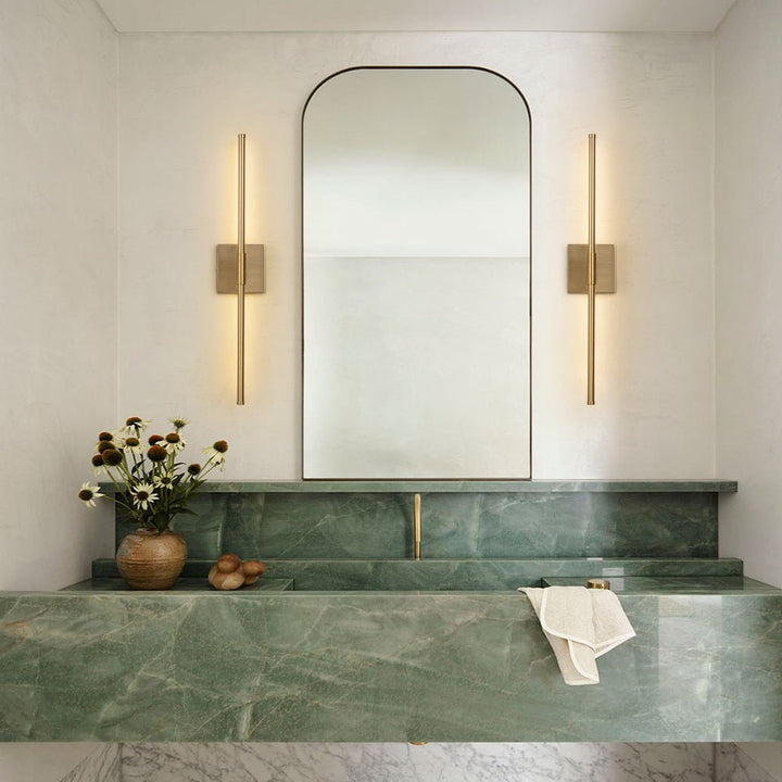 Luz de pared LED lineal contemporánea, perfecta para decoración de interiores minimalista.