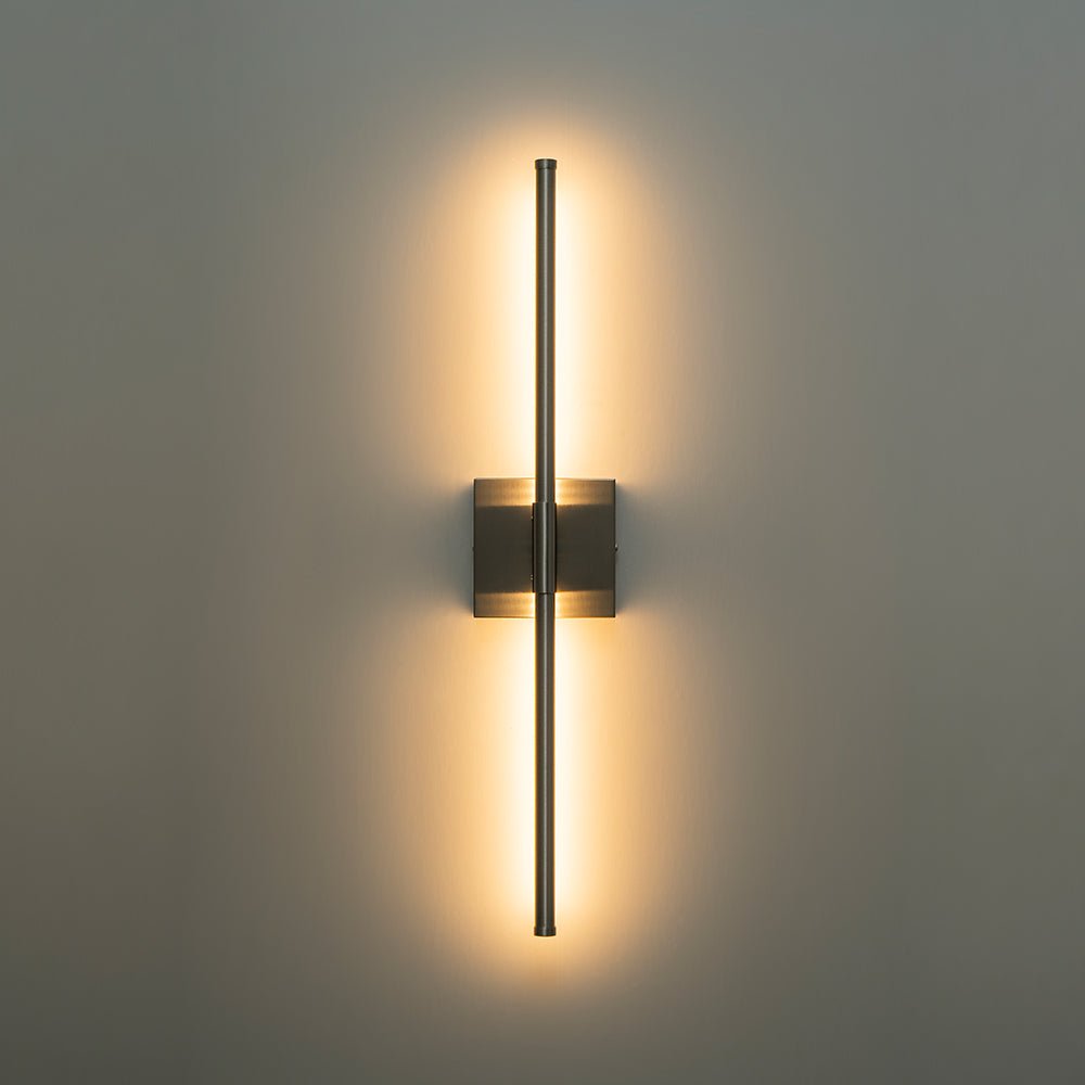 Luz de pared lineal LED para baño, diseño minimalista y moderno que complementa.