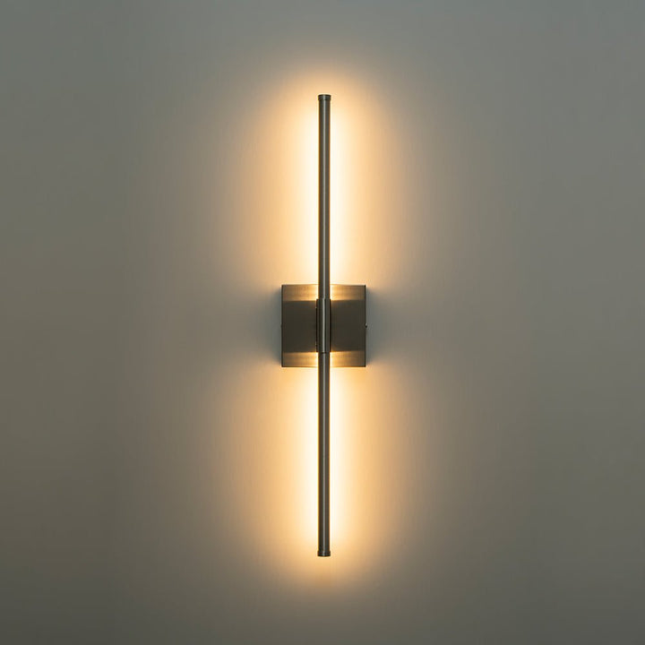 Luz de pared lineal LED para baño, diseño minimalista y moderno que complementa.
