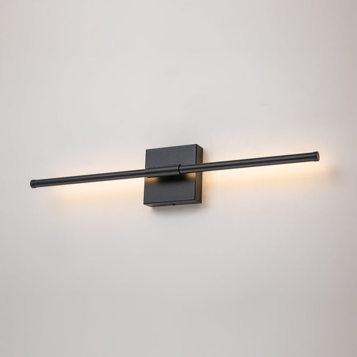 Iluminación LED de pared lineal con dosel, añade un toque moderno y cálido al ambiente.