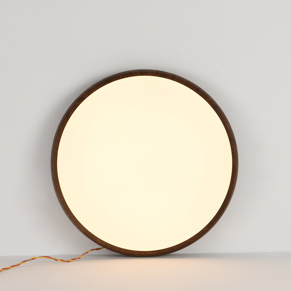 Luz de techo LED redonda con detalle de nogal, diseño nórdico para interiores modernos.