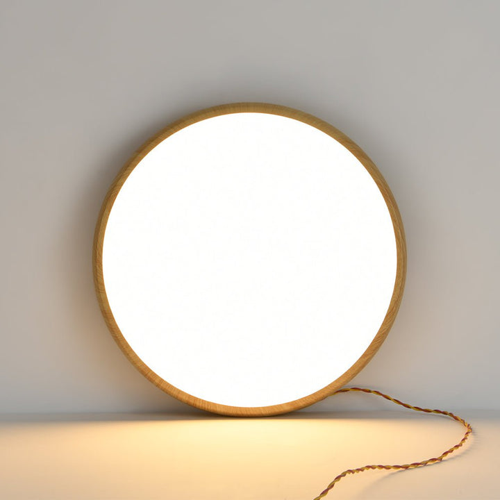 Plafón LED redondo minimalista de techo, con elegante textura de madera para iluminación.