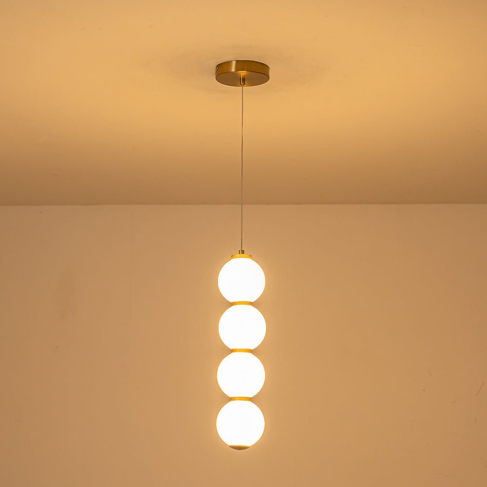 Elegante lámpara colgante LED de latón y vidrio con 4 luces y perlas, para decoración contemporánea.