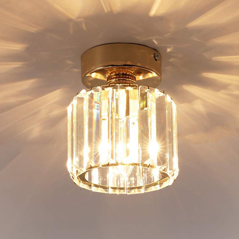 Lámpara semi empotrada de techo, diseño mini con cristal. Aporta un toque moderno y elegante a cocinas y pasillos.