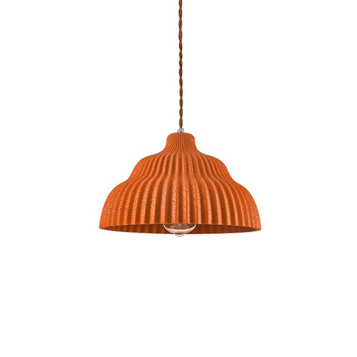 Lámpara colgante plisada de una luz, perfecta para islas de cocina y un diseño interior minimalista.