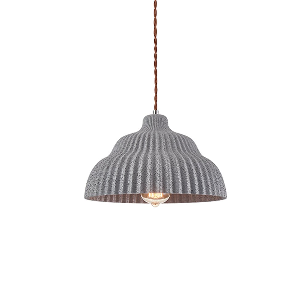 Vista de lámpara colgante plisada de 1 luz. Luminaria ideal para el diseño interior de una isla de cocina.