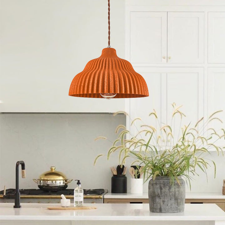 Lámpara colgante plisada gris, diseño moderno para isla de cocina. Iluminación decorativa Japandi.