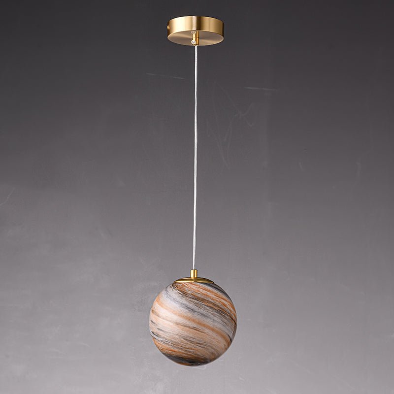 Iluminación de techo moderna con lámpara colgante Saturno esférica. Ideal para salón, comedor o cocina.