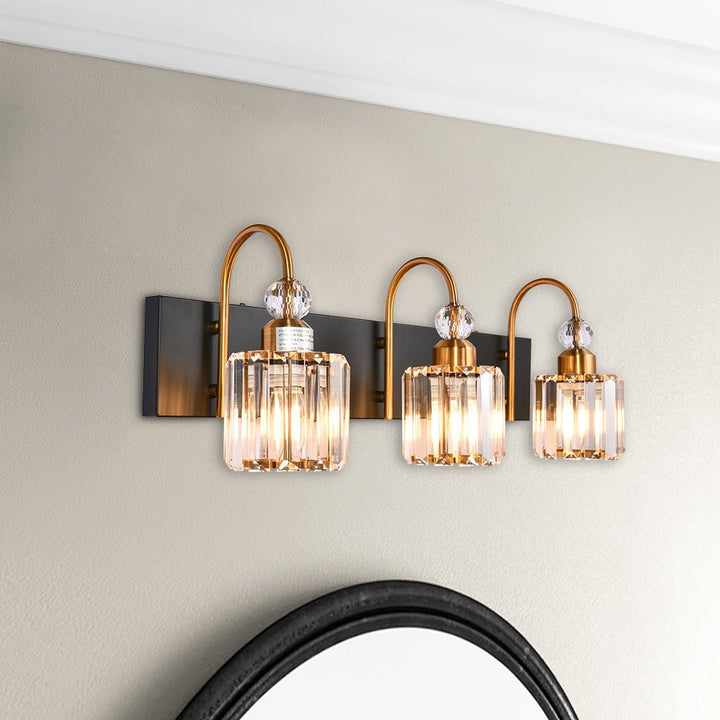 Luminaria de pared cromada para baño, estilo contemporáneo con prismas.