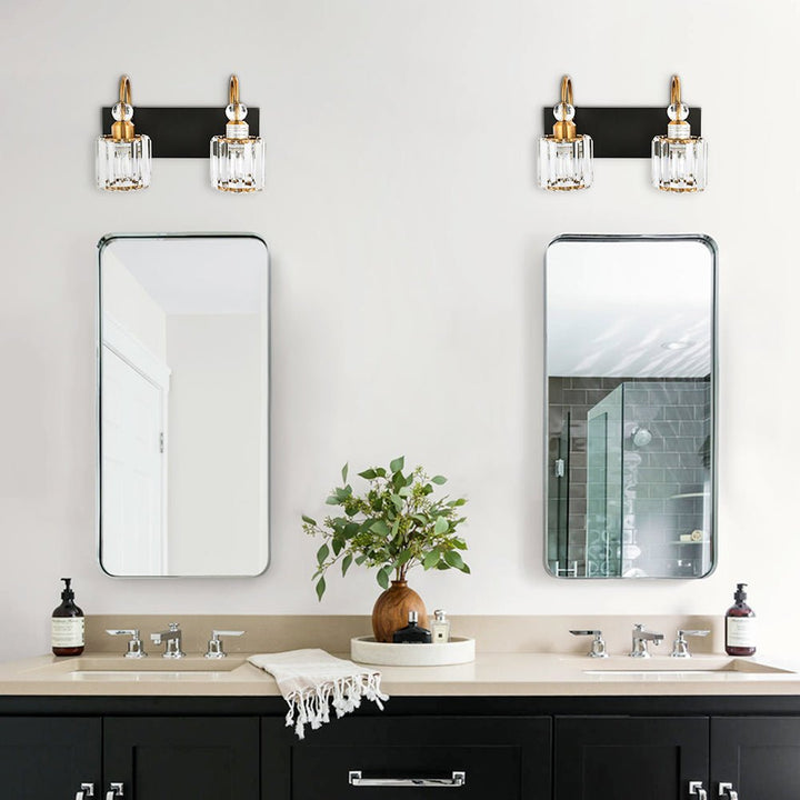 Aplique de pared negro oro, iluminación interior moderna con acento prismático.